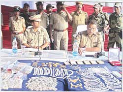 Rs 2 crore booty seized from ‘dacoit’