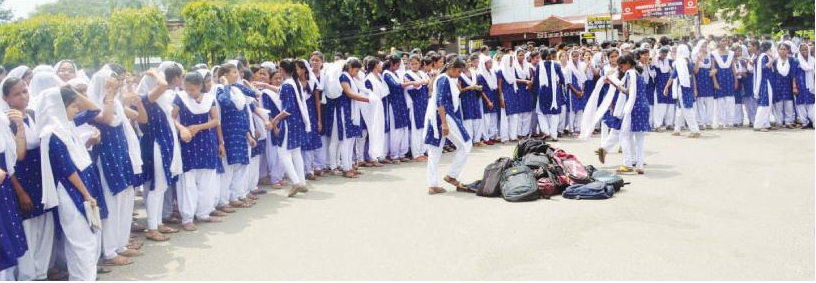 college-students-blocked-the-road